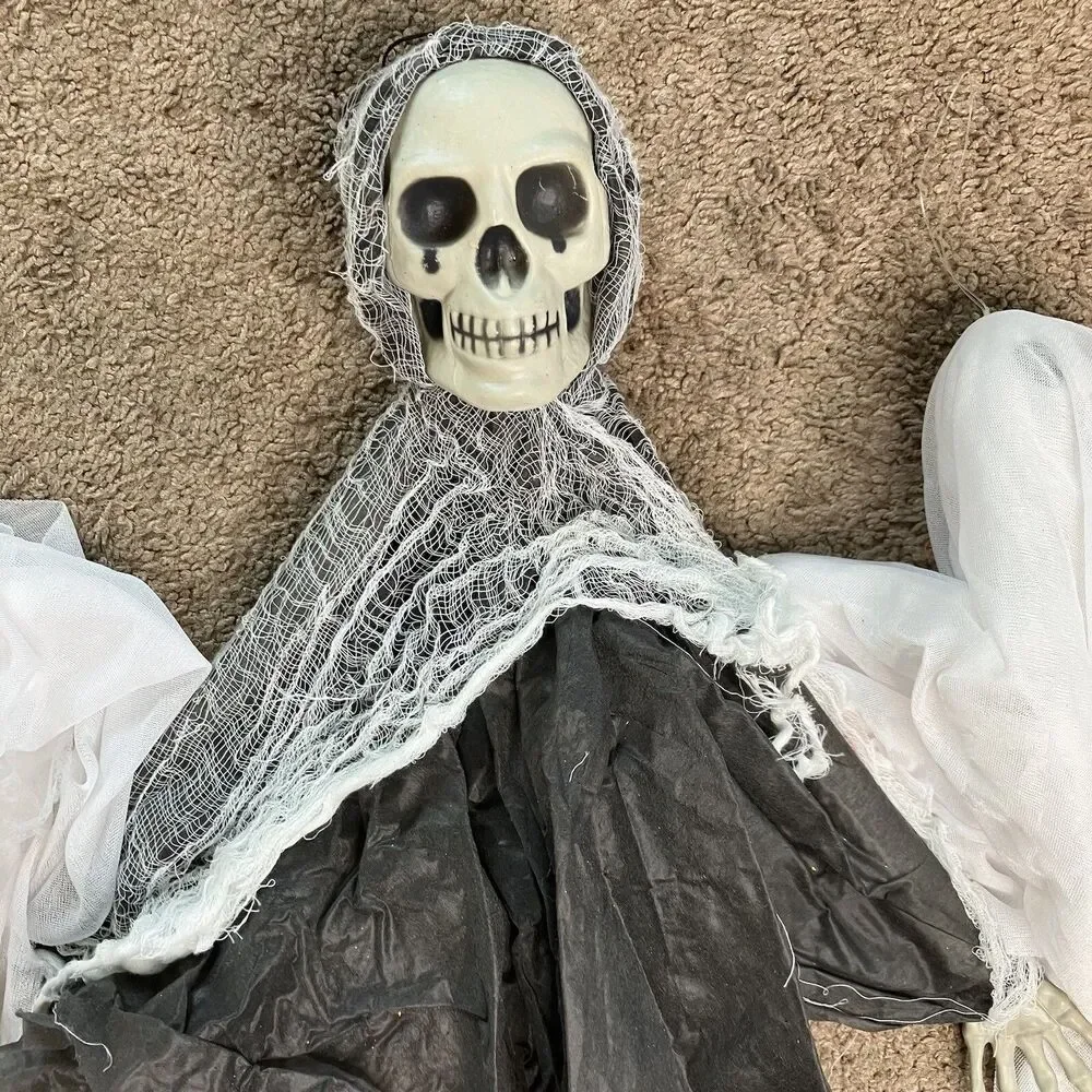 Lot Of 3 Hanging Halloween Decorations 2 Spooky Ghosts And 1 Scary Skeleton